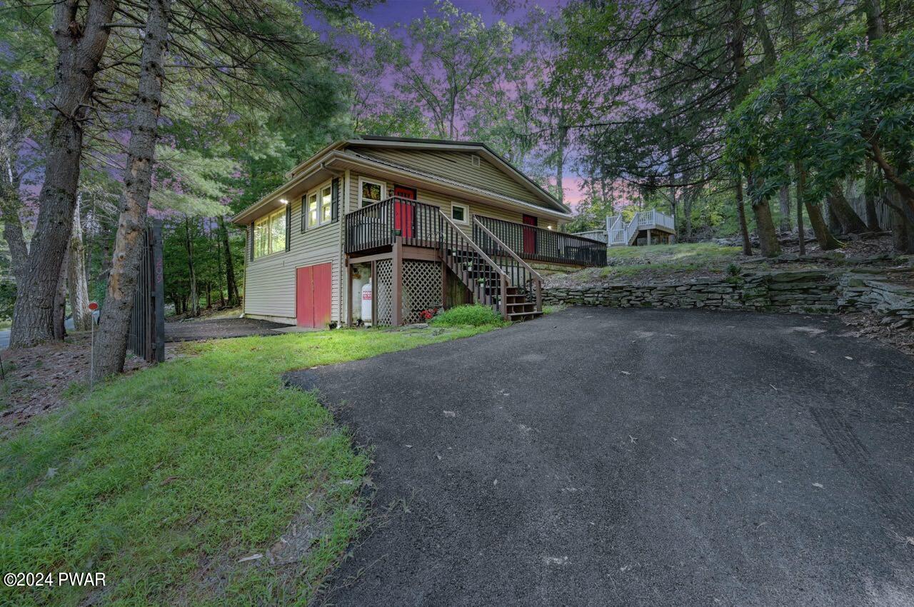 Shiny Mountain Rd, Greentown, PA 18426