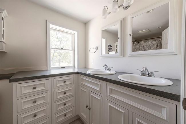 Lower level full bathroom | Image 25
