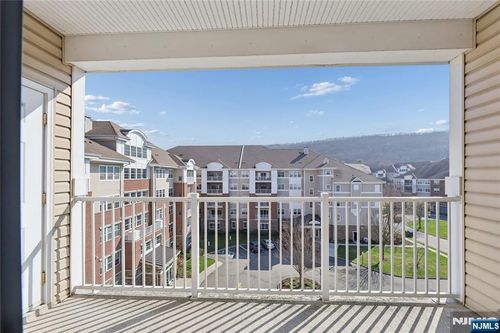 9402 Warrens Way, Wanaque, NJ, 07465-1647 | Card Image