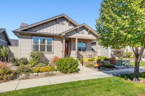 3851 Sunleaf Ave, Medford, OR, 97504-9177 | Card Image
