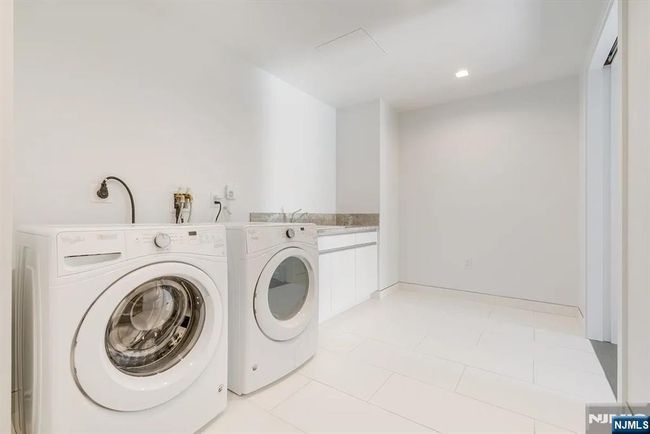 320 Adolphus Ave, Condo with 3 bedrooms, 4 bathrooms and null parking in Cliffside Park NJ | Image 13