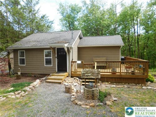 41 Reeder St, Mount Pocono, PA, 18344-1632 | Card Image