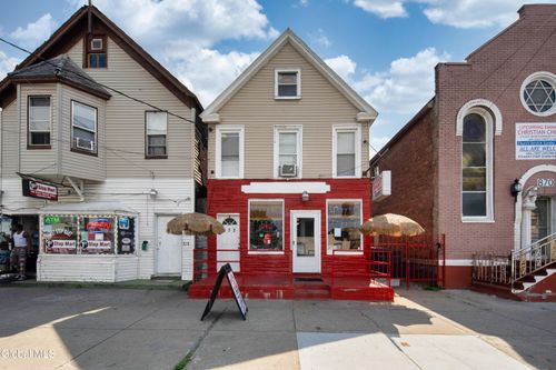 872 Albany St, Schenectady, NY, 12307-1434 | Card Image