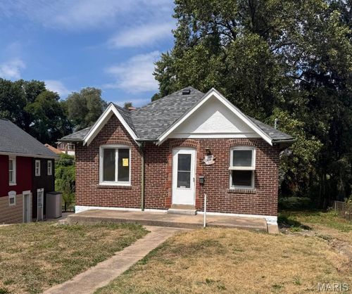 3213 Werder Dr, Normandy, MO, 63121-4126 | Card Image