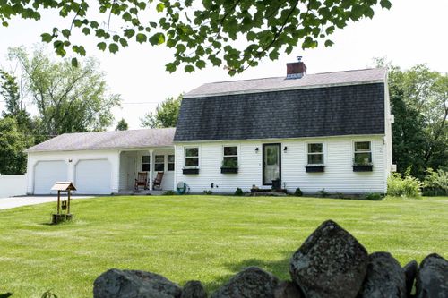 7 Old Chester Rd, Derry, NH, 03038-4016 | Card Image