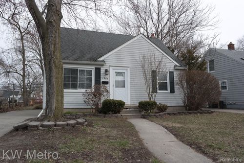 1586 W Saratoga St, Ferndale, MI, 48220-1660 | Card Image