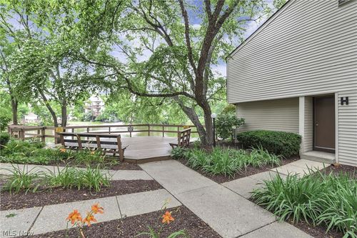 h-1420 Cedarwood Dr, Westlake, OH, 44145-1870 | Card Image