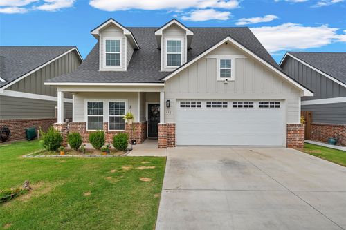418 Travis Dr, Mcgregor, TX, 76657-1024 | Card Image
