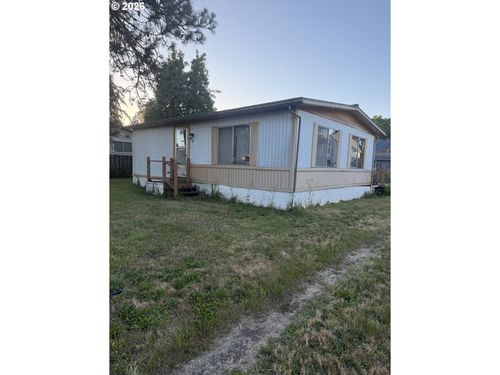 940 E 1st St, Yamhill, OR, 97148-8604 | Card Image
