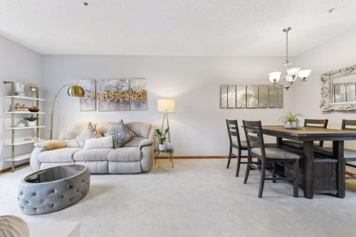 3124 Thoreau Rd, Chaska, MN, 55318-4583 | Card Image