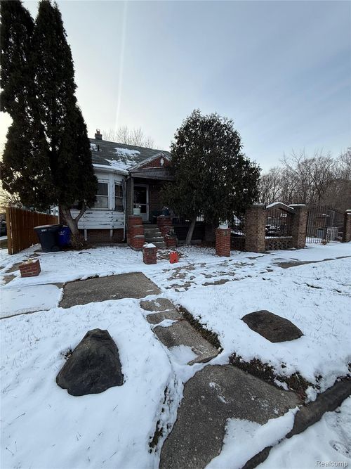 6659 Fischer St, Detroit, MI, 48213-2648 | Card Image