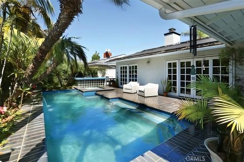 233 E 21st St, Costa Mesa, CA, 92627 | Card Image