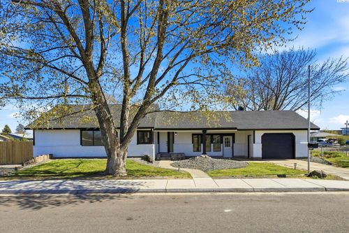 715 S Juniper St, Kennewick, WA, 99336-5915 | Card Image