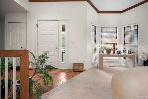 7252 Huntcliff, West Bloomfield, MI, 48322-2942 | Card Image