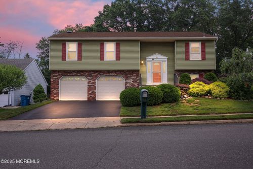 5 Lamp Post Ct, Howell, NJ, 07731-1661 | Card Image