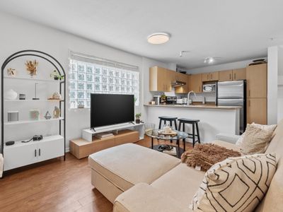 120 - 332 Lonsdale Ave, Condo with 2 bedrooms, 2 bathrooms and 2 parking in North Vancouver BC | Image 1