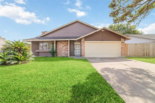 5711 Longforest Dr, Houston, TX, 77088-1206 | Card Image