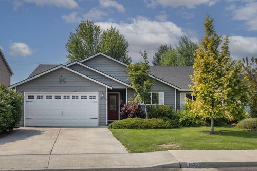 1829 Ne 7th St, Redmond, OR, 97756-8341 | Card Image