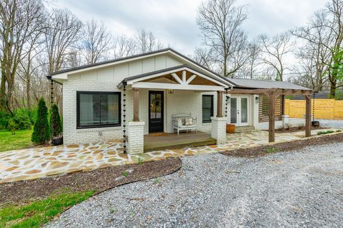 2422 Corral Rd, Signal Mountain, TN, 37377-1310 | Card Image