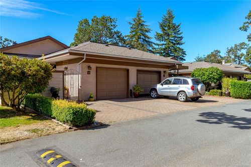 19-901 Kentwood Lane, Victoria, BC, V8Y2Y6 | Card Image
