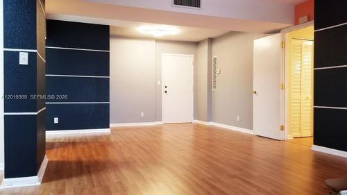 3e-1900 Diana Dr, Hallandale Beach, FL, 33009-4715 | Card Image
