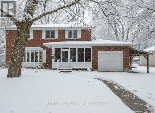 12 Glenview Cres, Perth, ON, K7H2L2 | Card Image