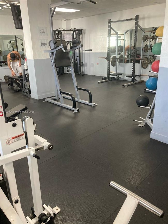APT-11R - 1250 West Ave, Condo with 0 bedrooms, 1 bathrooms and null parking in Miami Beach FL | Image 11