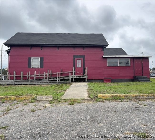 202 W Main St, Home with 0 bedrooms, 0 bathrooms and 4 parking in Hamlet NC | Image 10