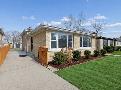 3836 W Estes Ave, Lincolnwood, IL, 60712-1032 | Card Image