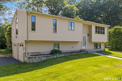 3 Hawley Dr, Ansonia, CT, 06401-2708 | Card Image