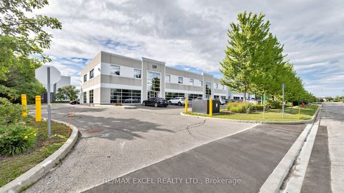 15-158 Don Hillock Dr, Aurora, ON, L4G0G9 | Card Image