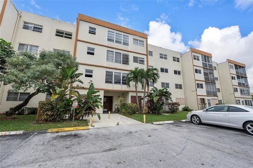 409-4042 Nw 19th St, Lauderhill, FL, 33313-7064 | Card Image