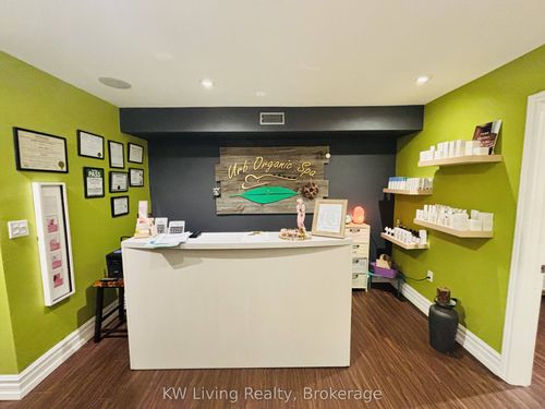 2-701 Mount Pleasant Rd, Toronto, ON, M4S2N4 | Card Image