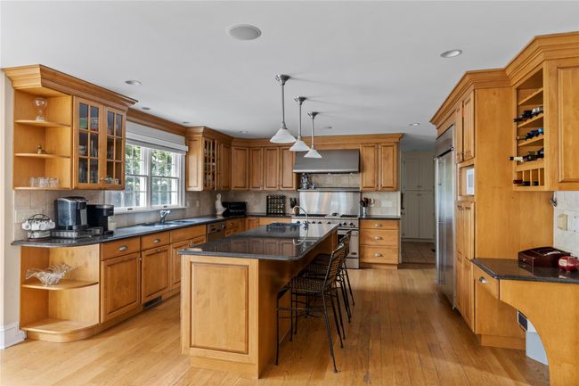 Two Dishwashers, Ice Maker, Ample Storage | Image 6