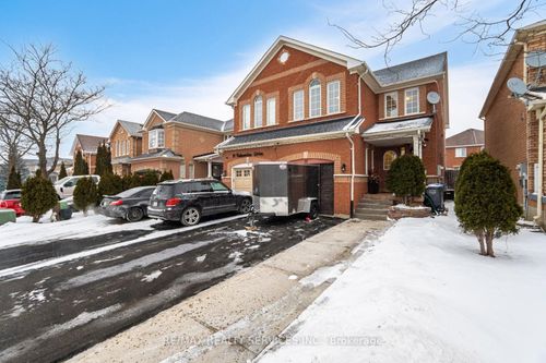 11 Todmorden Dr, Brampton, ON, L7A1M5 | Card Image