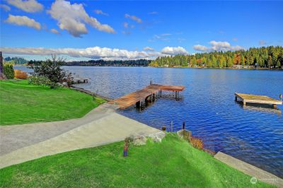 Wonderful Views and Gently-Sloping Lawn to Beach~ | Image 2