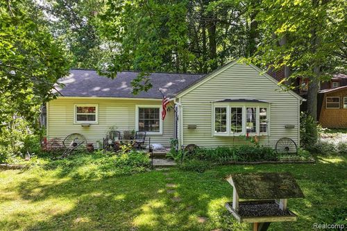 580 N Almont Ave, Imlay City, MI, 48444-1001 | Card Image