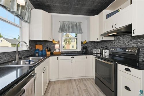 902 E 8th St, Superior, WI, 54880 | Card Image