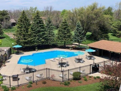 apt-369-6100 W Stonehedge Dr, Greenfield, WI, 53220-4604 | Card Image