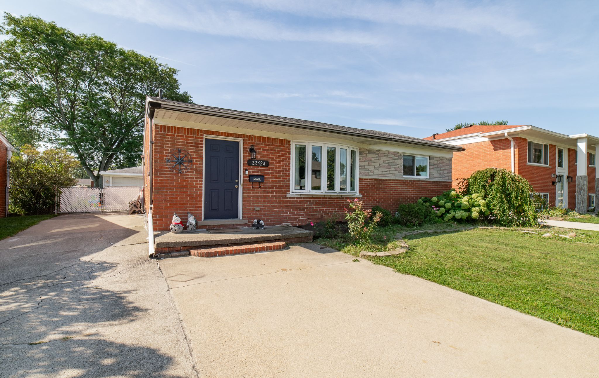 12 Mile Rd, Saint Clair Shores, MI 48081