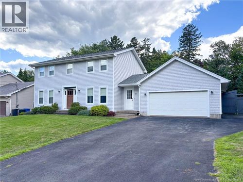 91 Queensbury Dr, House with 4 bedrooms, 3 bathrooms and null parking in Quispamsis NB | Card Image