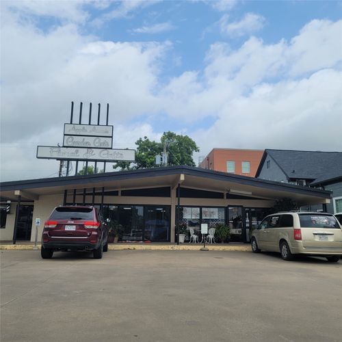 402 W Ennis Ave, Ennis, TX, 75119-3904 | Card Image