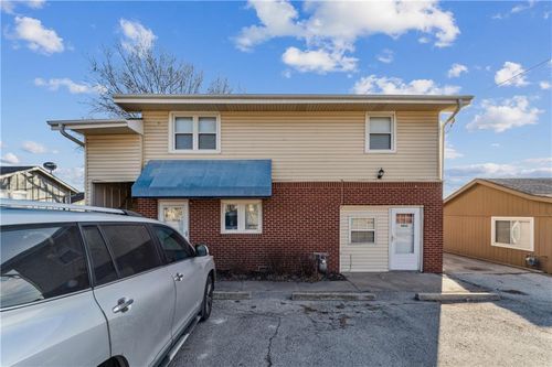 402 N Webster St, Spring Hill, KS, 66083-9168 | Card Image