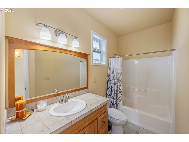 3271 Ne East Devils Lake Rd, House other with 4 bedrooms, 5 bathrooms and 5 parking in Otis OR | Image 13
