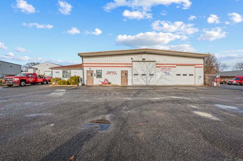 15 King Spring Rd, Windsor Locks, CT, 06096-1136 | Card Image