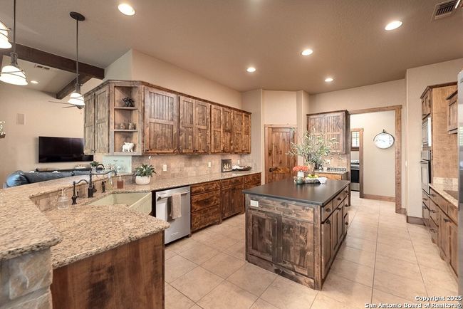 112 Juniper Pt, House other with 4 bedrooms, 5 bathrooms and null parking in Ingram TX | Image 10