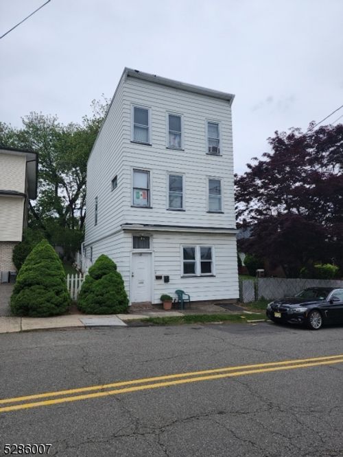 127 Oak St, Clifton, NJ, 07014-1705 | Card Image