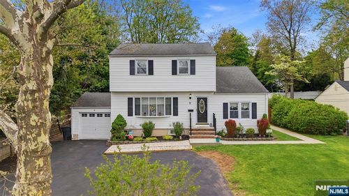 7 Spier Dr, Livingston, NJ, 07039-3812 | Card Image