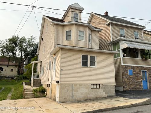 114 E Ruddle St, Coaldale, PA, 18218-1221 | Card Image