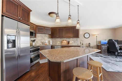 201-310 W 49th St, Kansas City, MO, 64112-2699 | Card Image